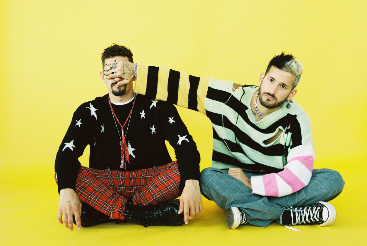 Mau Y Ricky continúan enamorando con su carisma y talento.