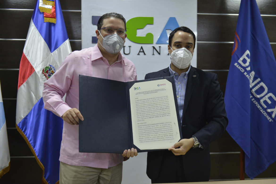 Eduardo Sanz Lovatón y Juan Mustafá Michel, durante la firma del acuerdo entre la DGA y Bandex.