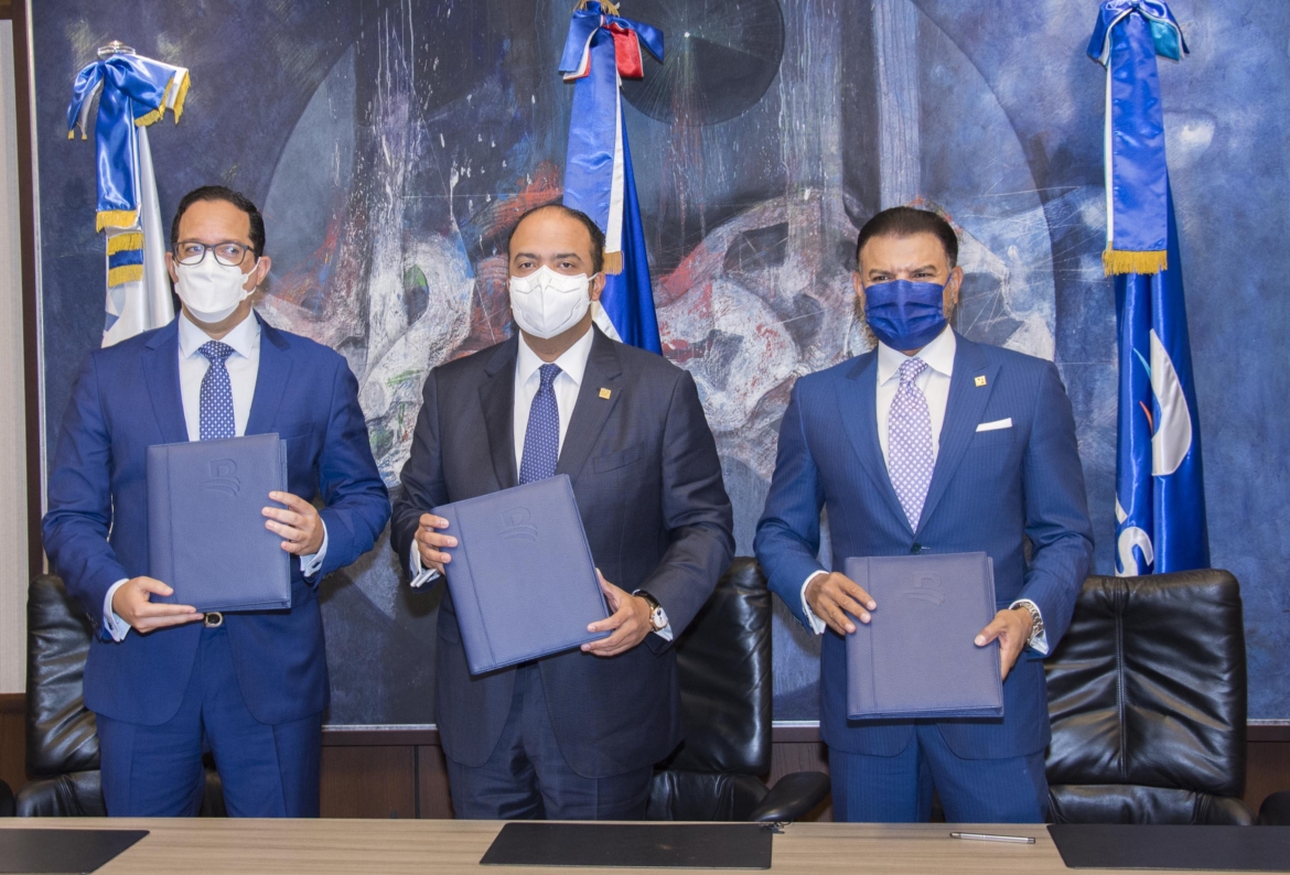 El Fideicomiso Pro-Pedernales fue firmado por Sigmund Freund, Samuel Pereyra y Andrés Vander Horst.