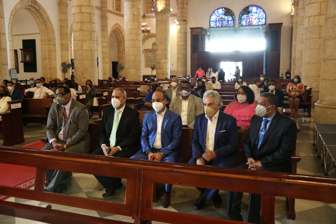 Director de la DGDF participa en misa por el aniversario de la Ley 28-01