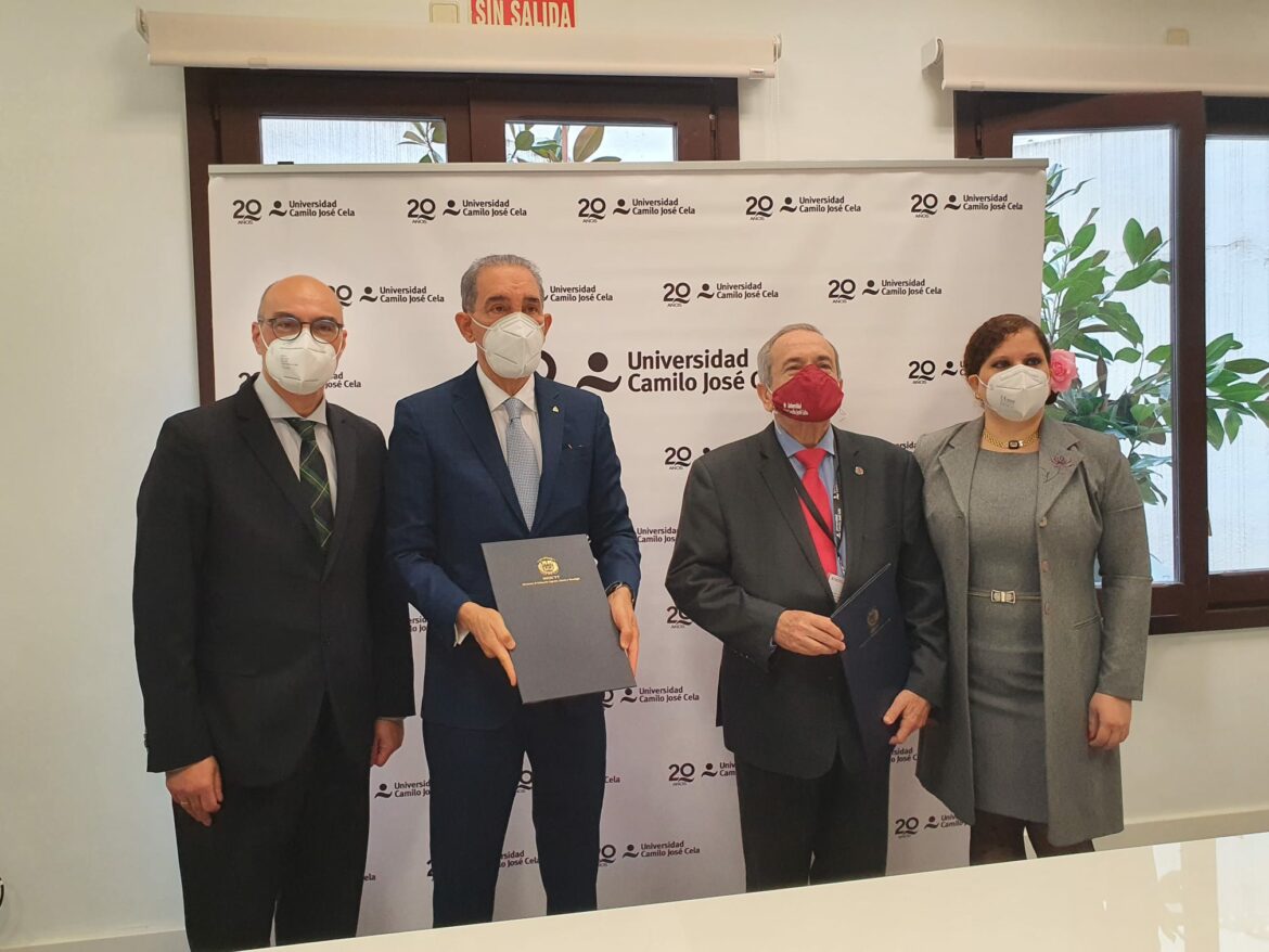 El convenio fue suscrito por el Ministro del MESCYT, doctor Franklin García Fermín, y el rector de la UCJC, doctor Emilio Lora-Tamayo