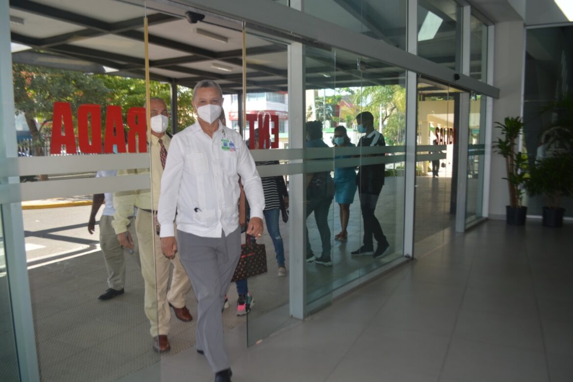 El director del Área VII de Salud Pública, doctor Luis Espinal