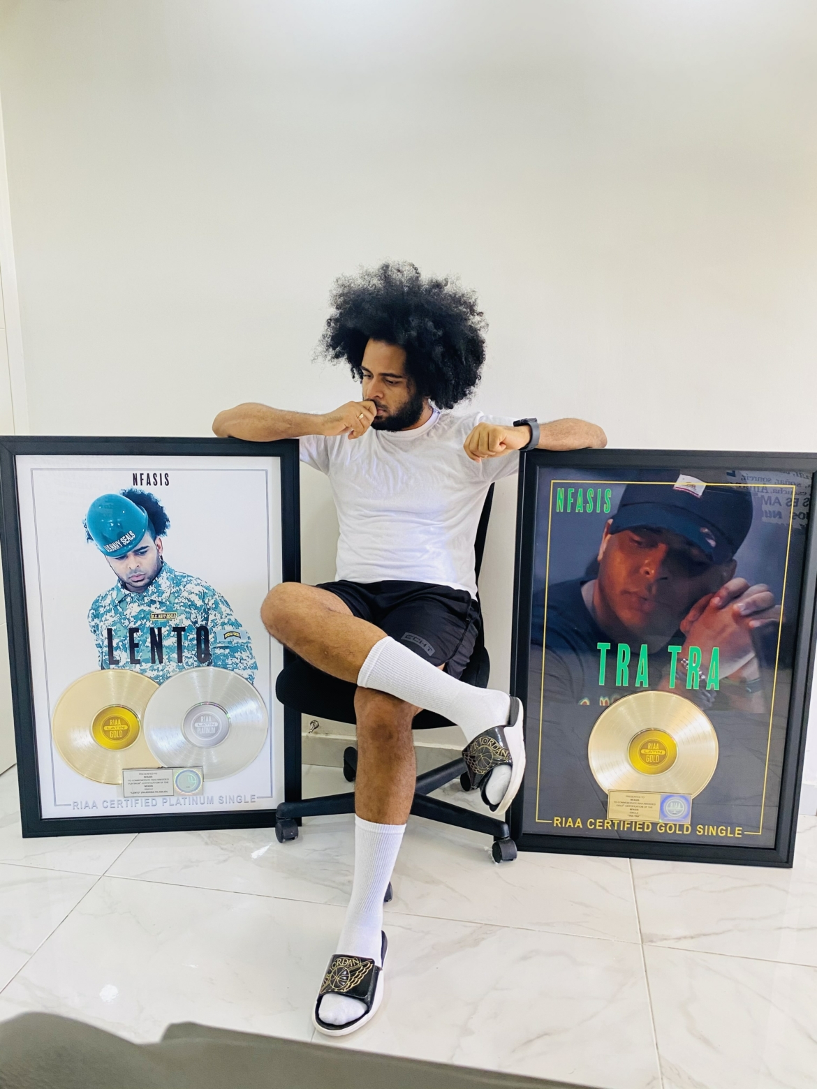 Nfasis gana disco de platino y su 3er disco de oro.