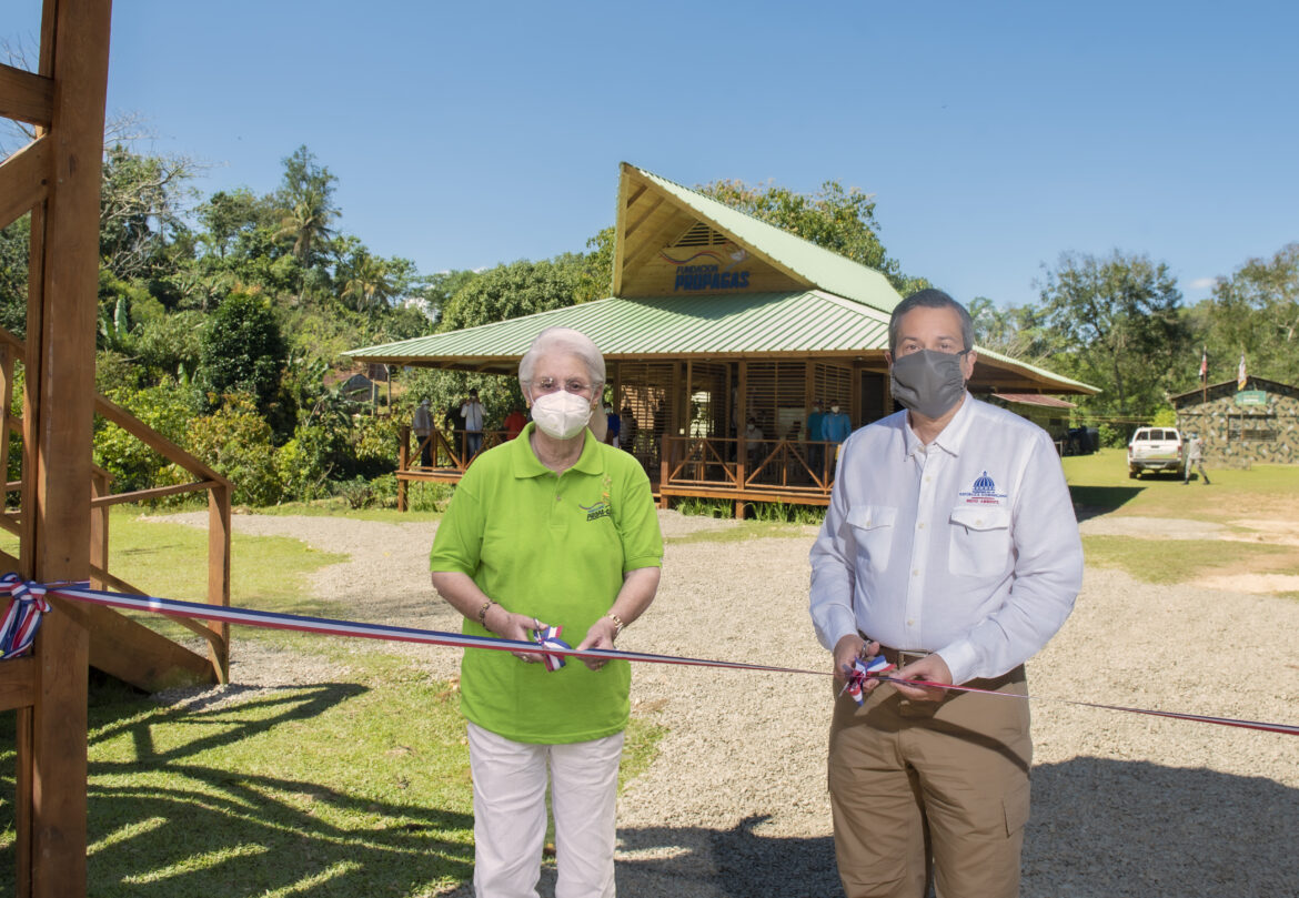Sra. Rosa Margarita Bonetti de Santana y Sr. Orlando Jorge Mera
