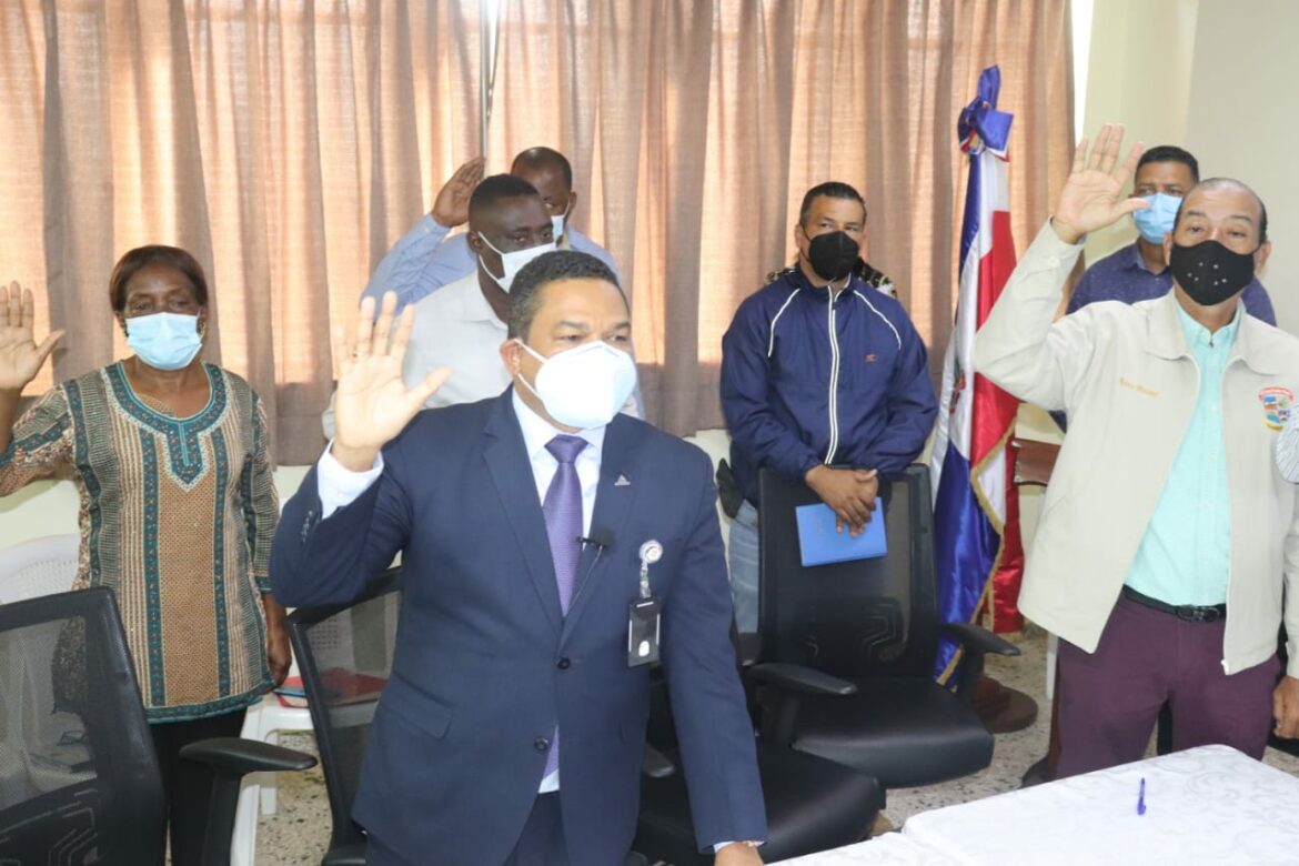 Director de Gobernaciones Provinciales Roberto Carlos Jiménez Pérez en acto de juramentación