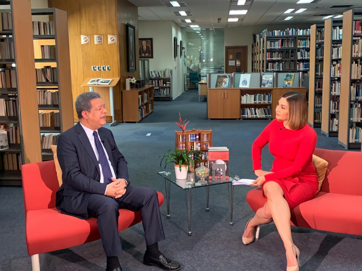 Elianta Quintero junto a Leonel Fernández