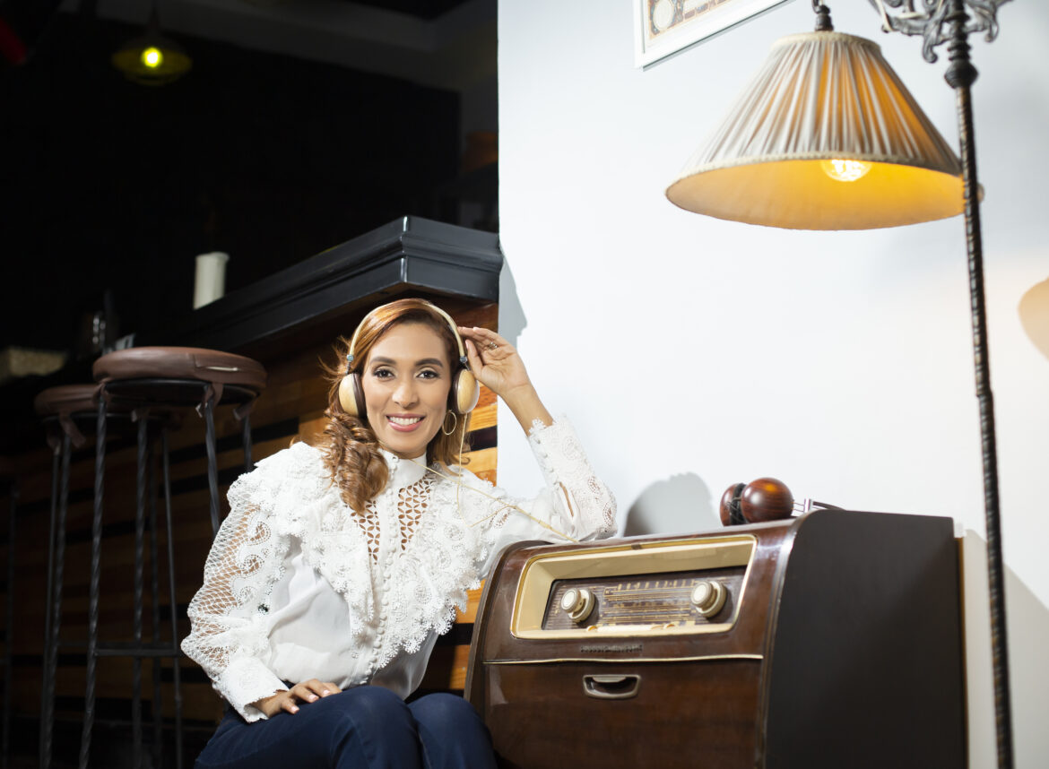 Yadhira Pimentel, Produce y Conduce Madre SOS Radio