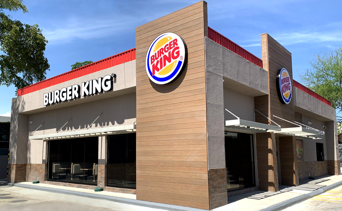 Fotografia-Principal-Fachada-Burger-King-Restaurante-en-Estación-ESSO-Av.-Luperón-e1592919733297