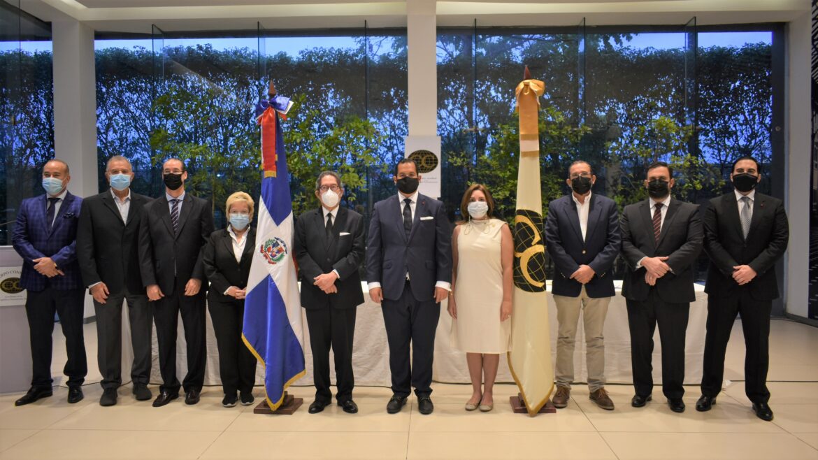 Miembros del nuevo consejo directivo del Cuerpo Consular.