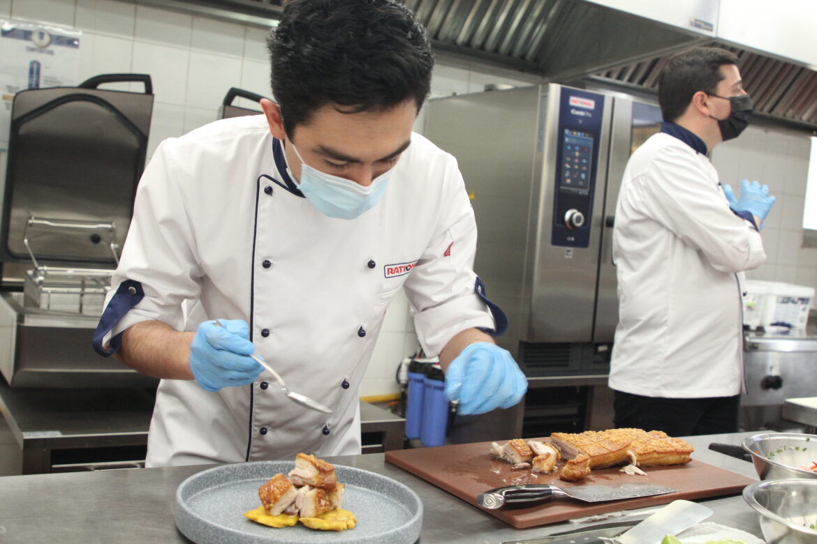 PUCMM primera en Centroamérica y Caribe con innovación tecnológica en equipos gastronómicos. (2)