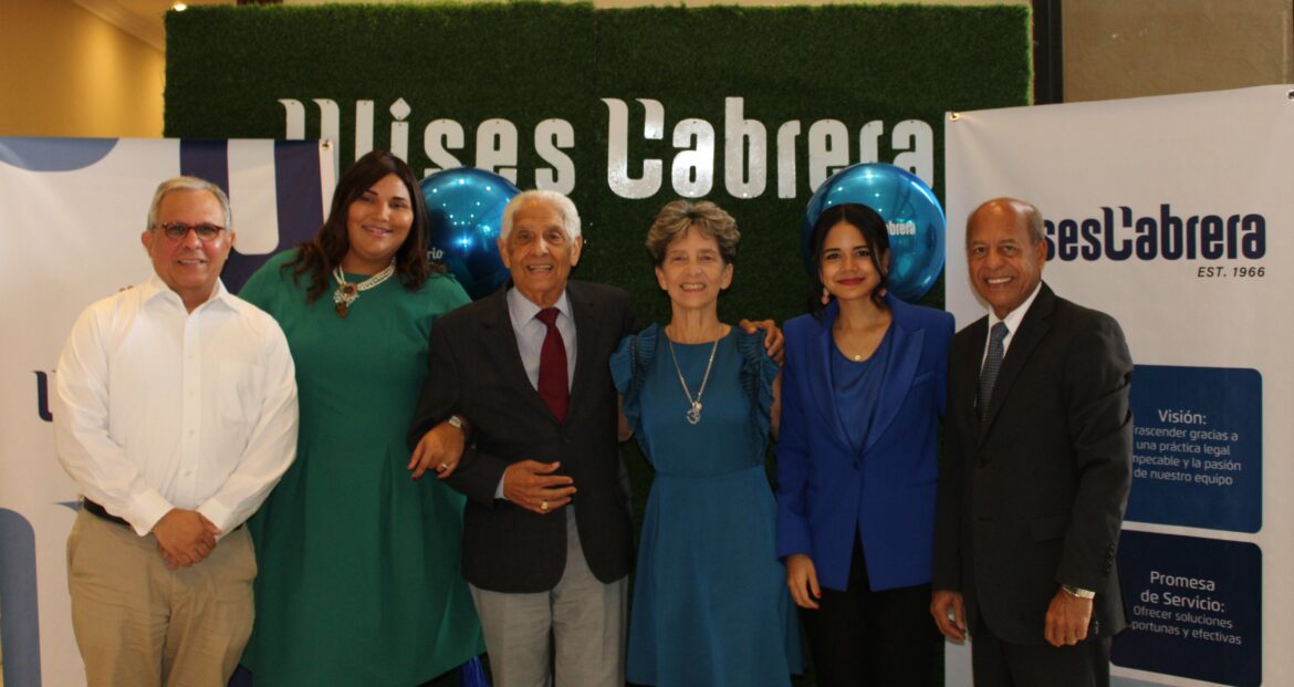1-Socios Izq_ José Cruz, Mónica Villafaña, Ulises Cabrera, Leslie Cabrera, Magdalena Almonte y Ángel Pérez