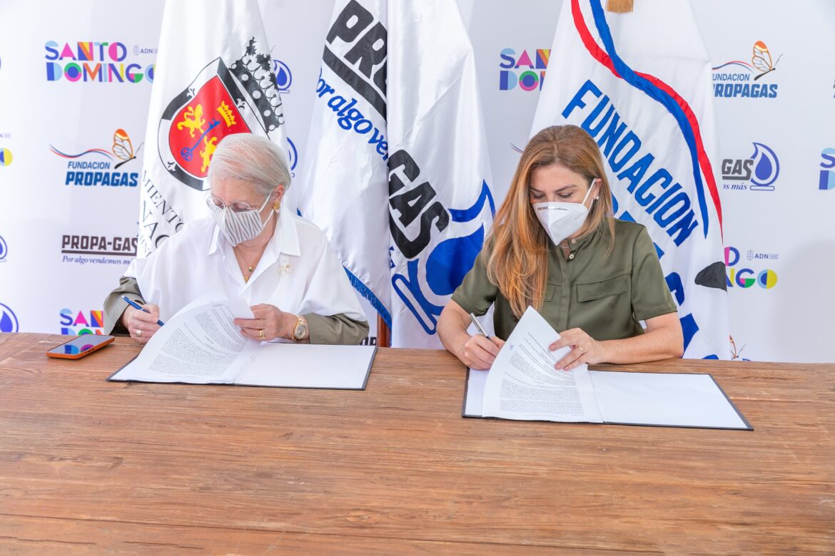 Dra. Rosa Margarita Bonetti de Santada y Carolina Mejía (2)