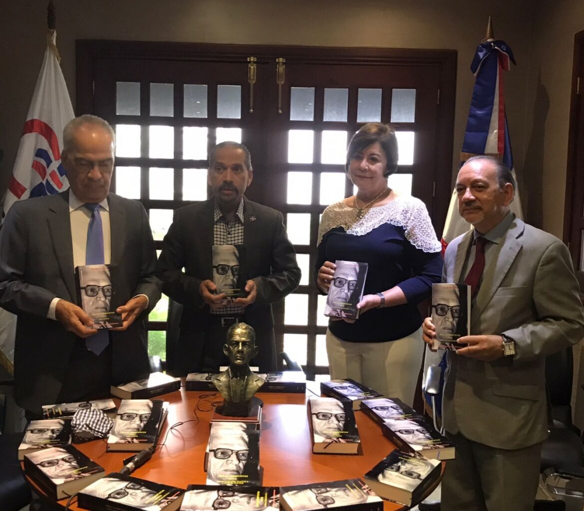 Foto 1 Conrado Peguero, Juan Pablo Uribe, Josefina Pimentel y Diómedes Núñez Polanco.