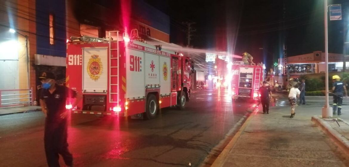 Bomberos del Sistema 9-1-1 en incendio SDE