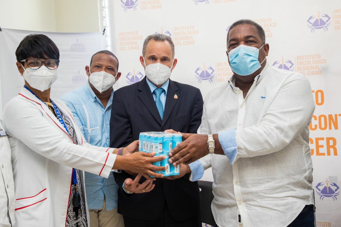 Entrega de medicamentos Instituto Oncológico Regional del Cibao 2