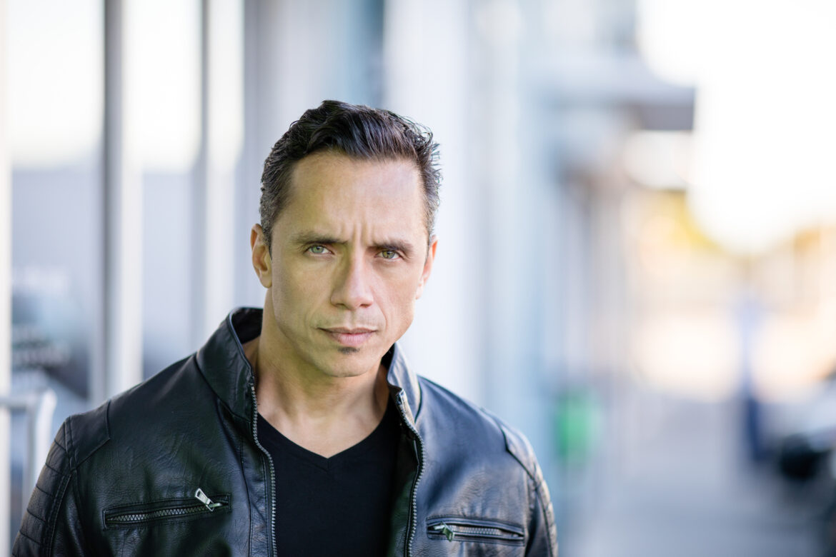 MV5BNzM5NWE2MGItMGJkNC00MWQ2LWEzMjMtNTcyM2JhODZkOGZhXkEyXkFqcGdeQXVyMTIxMTcwMjc@._V1_