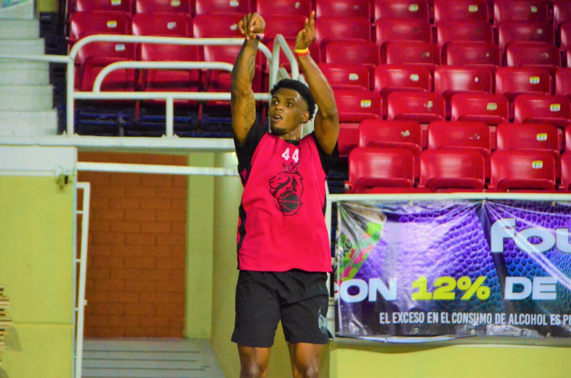 481e0f4b-marlon-taylor-en-los-entrenamientos-del-equipo