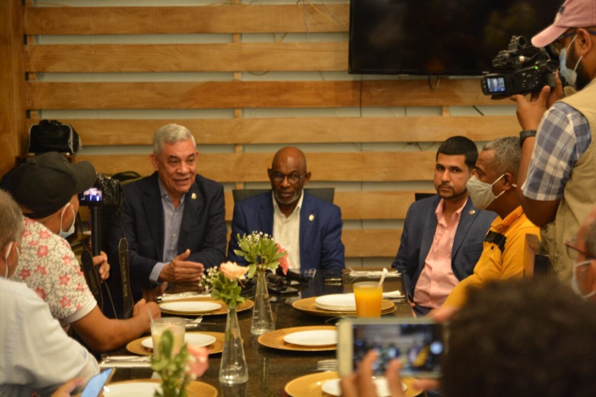Los diputados Mateo Espaillat, Braulio Espinal y Juan Dionicio Rodriguez