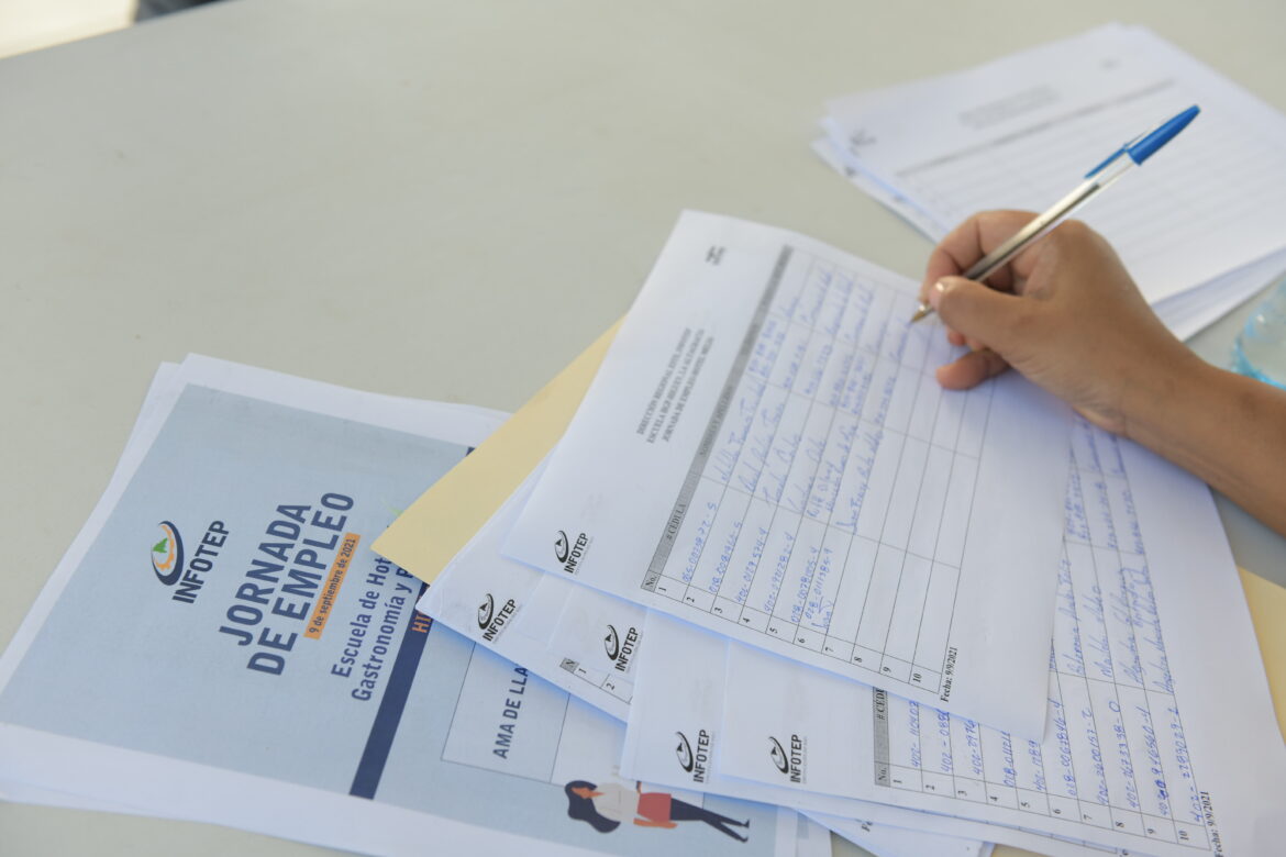 Más de 280 personas acudieron a la feria de empleo