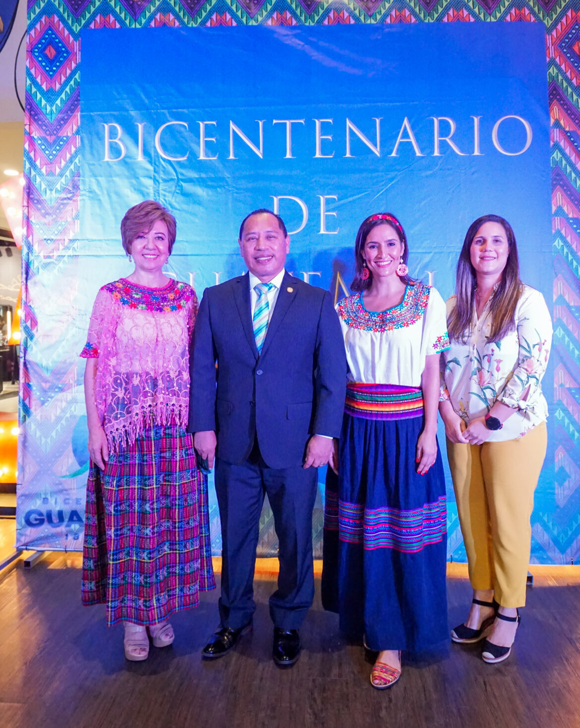 Principal. Rossy Rivera, el embajador de Guatemala Rudy Armando Coxaj, María Isabel Samayoa y Heidi Santana.