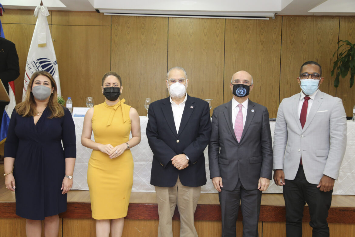 Vielka Polanco, GLoria Reyes, Miguel Ceara Hatton, Mauricio Ramiěrez Villegas y Jared Ortiěz