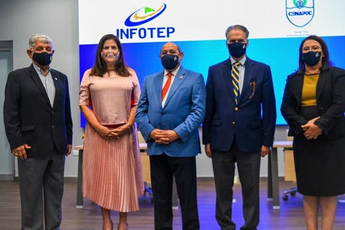 infotep-y-cenapec-se-unen-en-favor-de-los-estudiantes-de-bachillerato