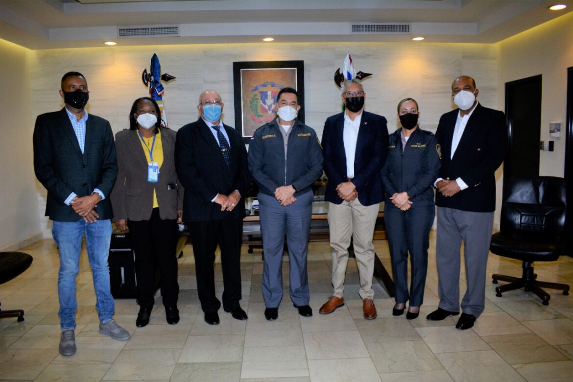 Comisión de la Reserva Policial brinda respaldo a nueva gestión del mayor general Then