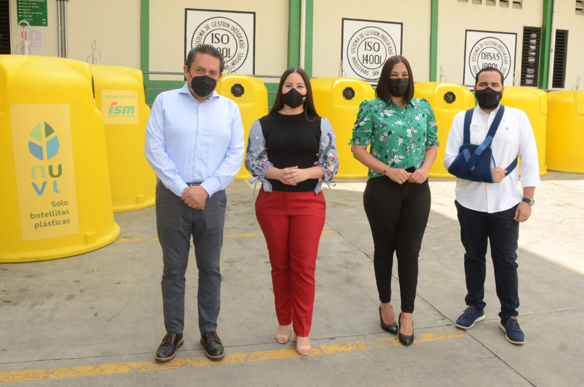 DSC1481 Principal Mario Medina, Susy Aquino, Lizzie González, Fernando Suriel