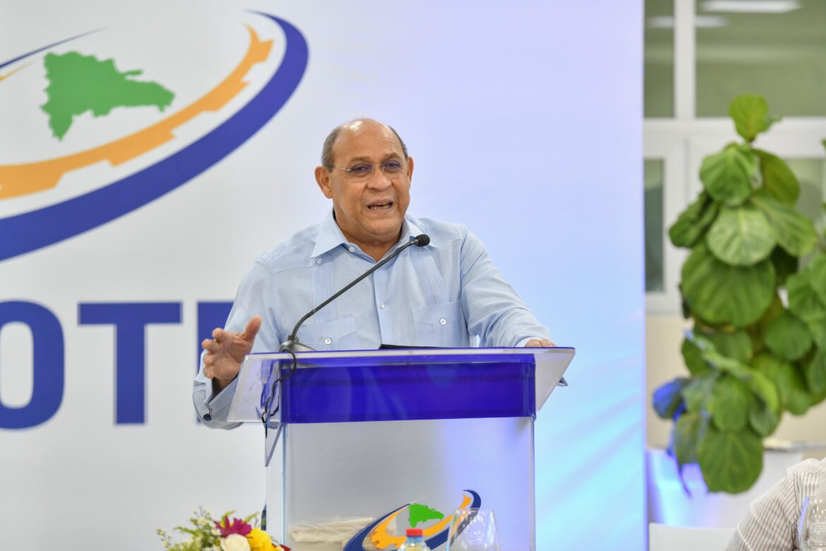 Director General del INFOTEP, Rafael Santos Badía