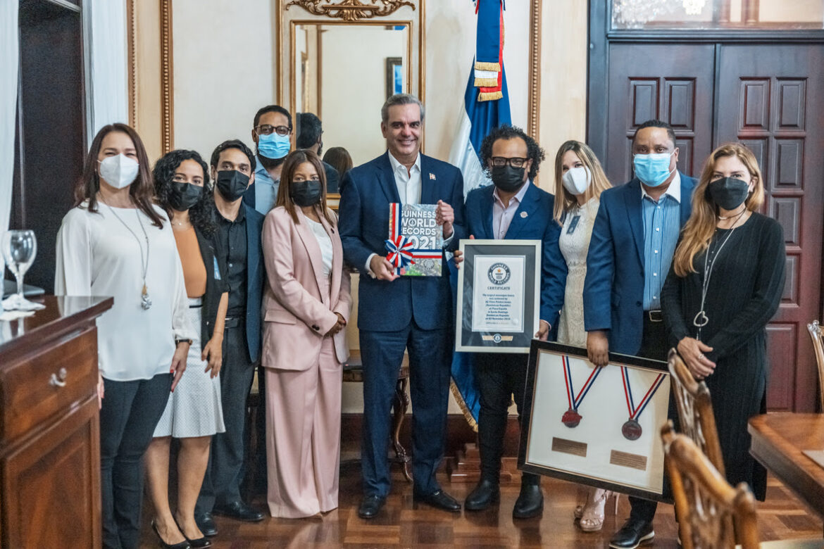 Abinasder-recibe-Record-Guinnes-de-la-bachata