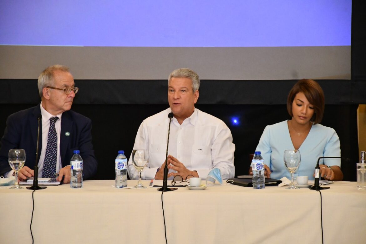 Lisandro Macarrulla preside encuentro con inversionistas franceses