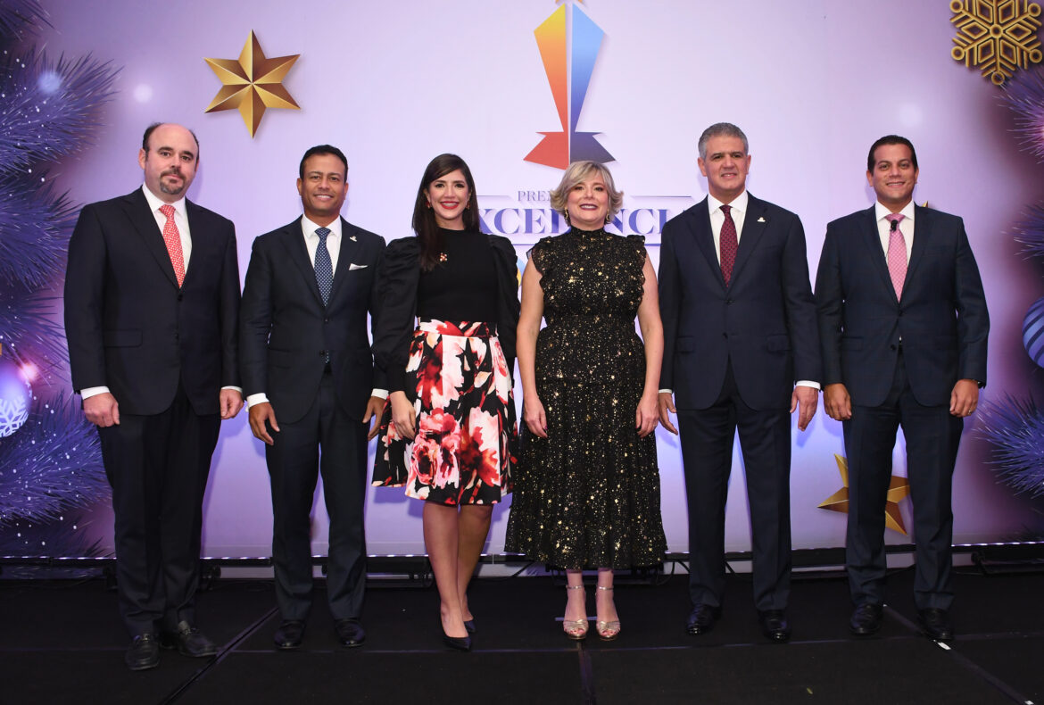 Richard Ros, Carlos Flores, Nicole Toribio, Zaide Alba Cavagliano, Ricardo Rizek y Franklin Glass