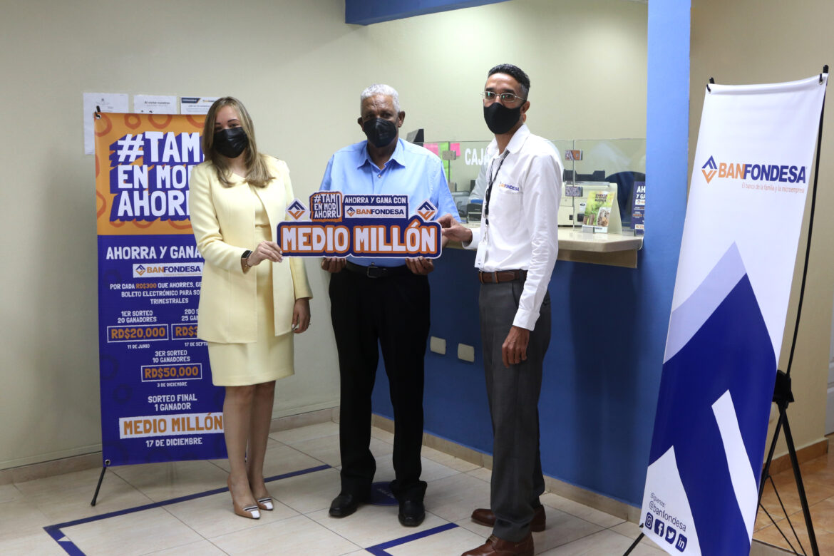 Anabel Moreta, Alberto Estévez Reyes y Raymundo de Jesús Rodríguez