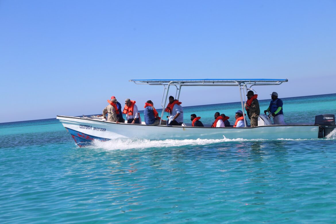 Visita a Bahía de las Aguilas