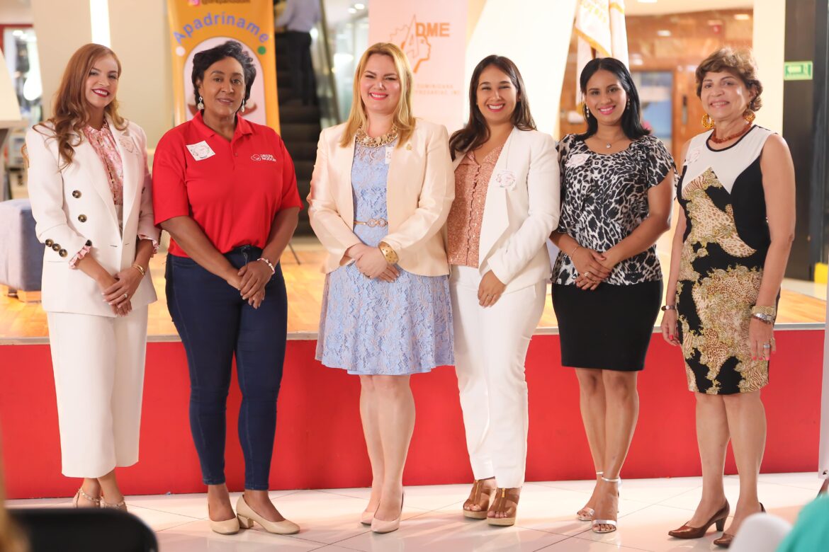 7-Rhazeel de la Rosa, Maribel Pérez, Denisse Sánchez, Ligia Espinal, Katherine Matos y Aida Josefina Troncoso