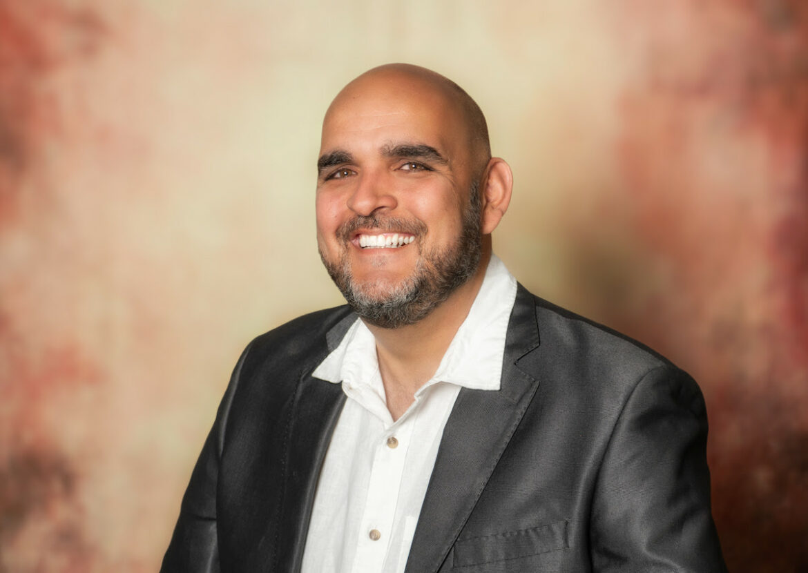 Armando Guillén.-