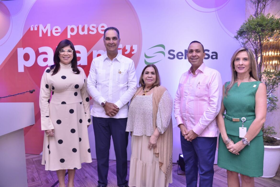 Dra. Ana Simó, Dr. Santiago Hazim, Mirna Pimentel, Gustavo Guilamo y Renata Tolentino.