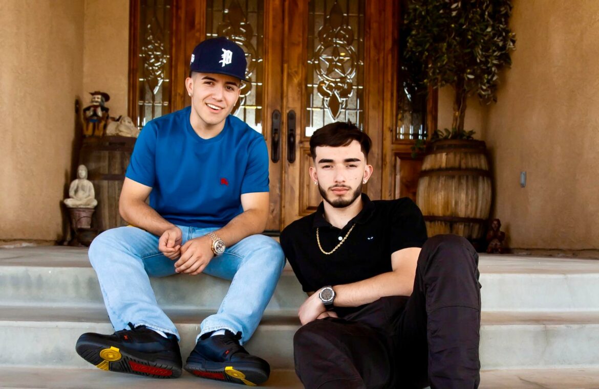 Eslabón Armado con 5 nominaciones en Latin Amas y 2 en Billboards