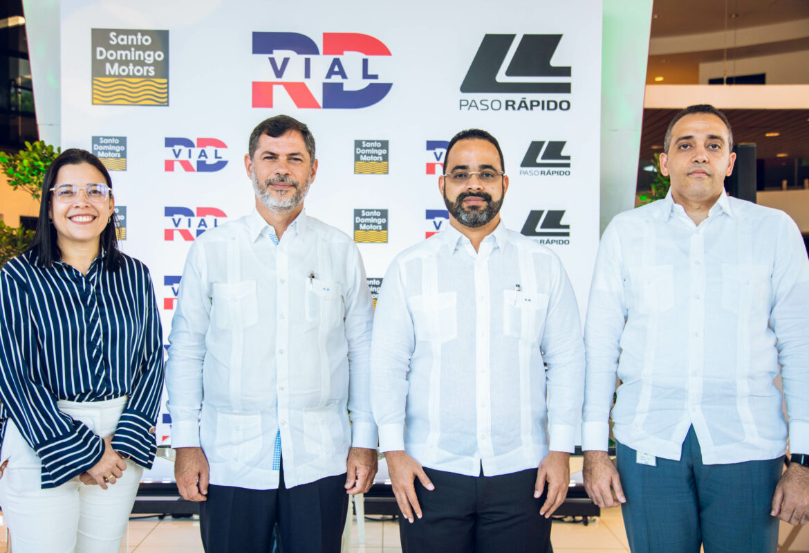 Foto 1, Marielly Figueroa, Aníbal Rodríguez, Efraín Hirujo y Blas Fernández.