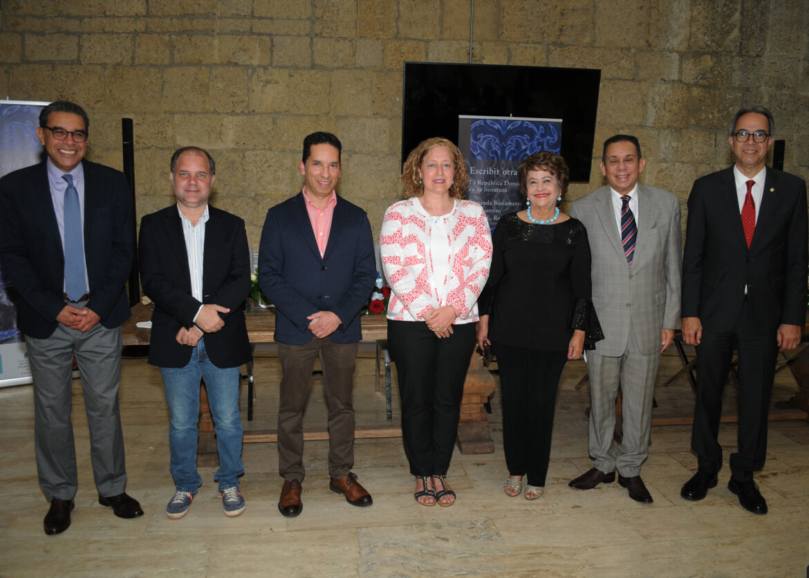 Jochy Herrera, Joan Ferrer, Nestor Rodriguez, Eva Guerrero, Veronica Sencion, Jose Rafael Lantigua y Jose Marmol.