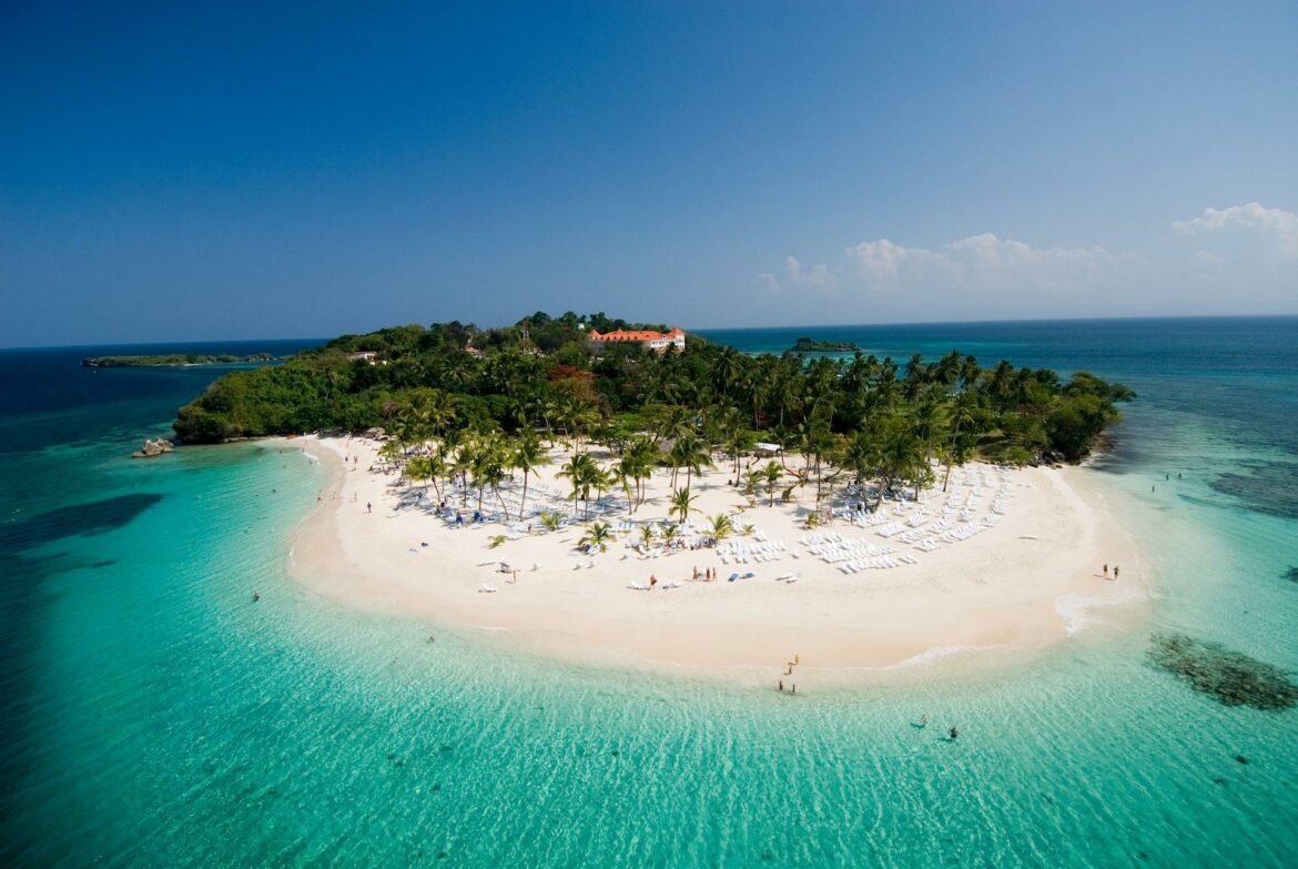 Cayo Levantado. Imagen de Georges Tours en Pixabay.