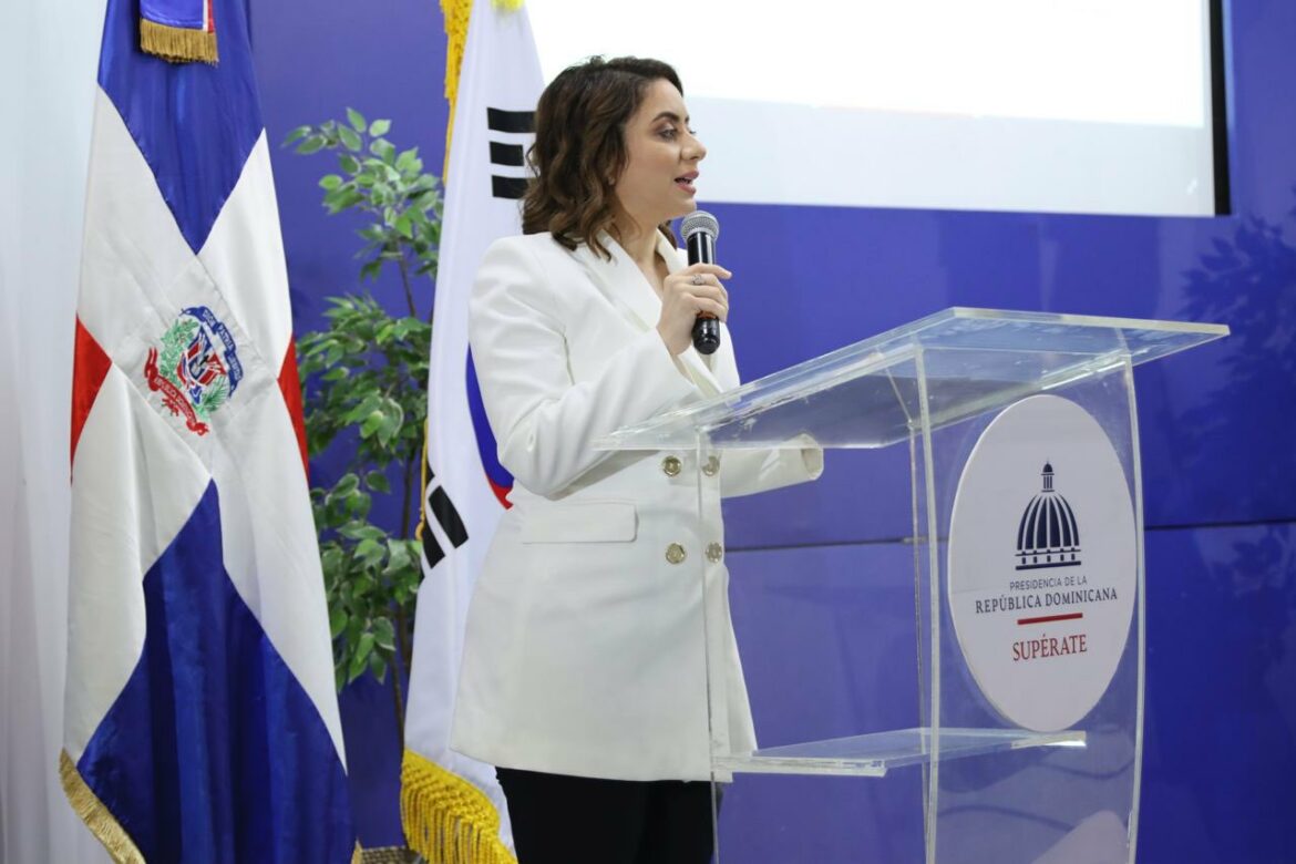 Gloria Reyes, directora general de Supérate