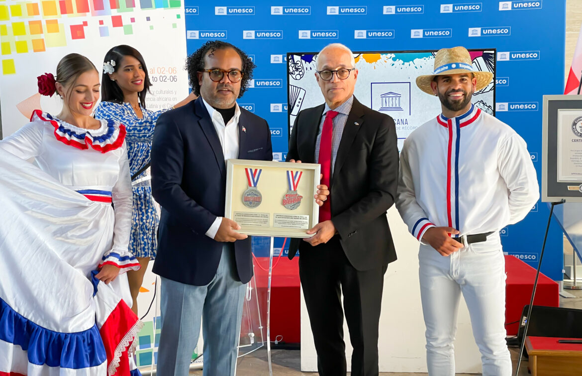 Presentan conferencia “Dominicana, una República de Records”.