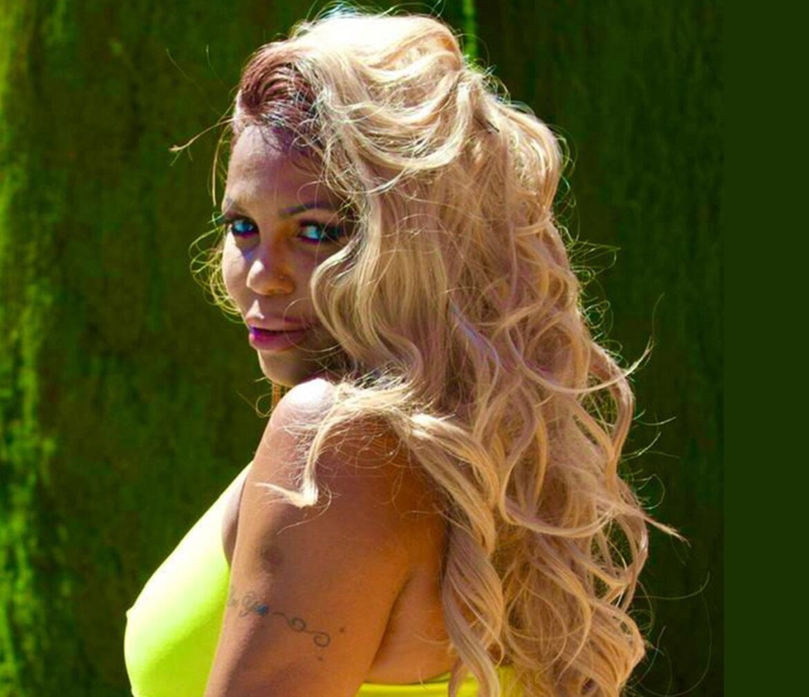 La canción Tralary, está disponible en todas las plataformas musicales de streaming.