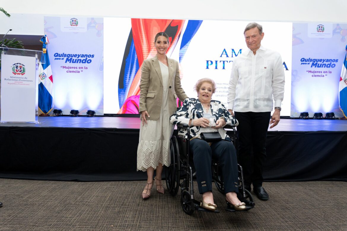 MARIA ALEJANDRA CASTILLO, AMADA PITTALUGA DE GONZALEZ Y EL CANCILLER ROBERTO ALVAREZ