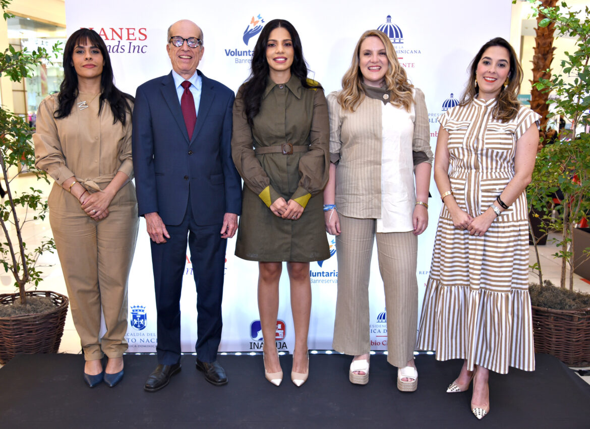 Madelyn Martínez, Max Puig, Mabell Damirón, Cristina Cuadra y Amalia Vega