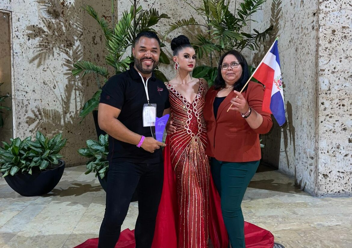 Alix Durán, Juleysy Santos e Isabel Santos.