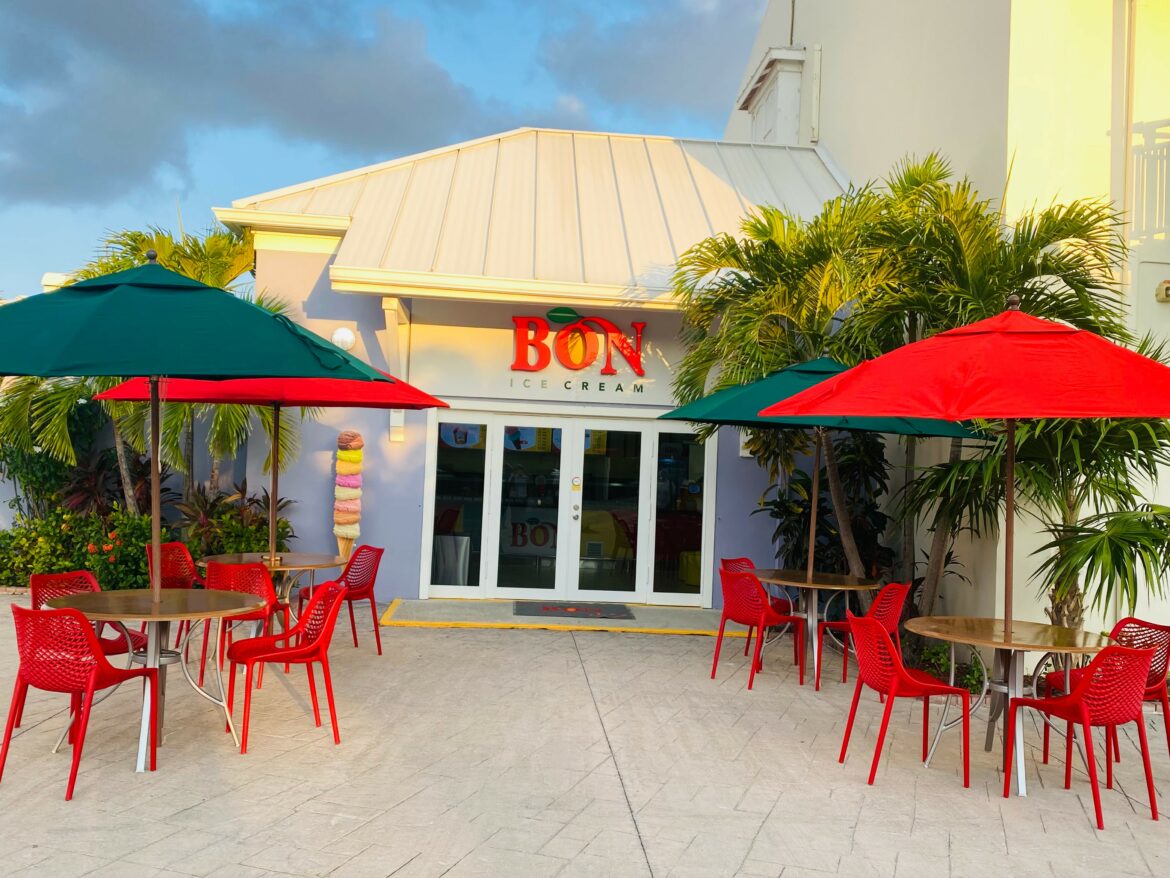 Foto 2, La nueva sucursal de Helados Bon en el puerto de cruceros Gran Turca, en la isla Turca y Caicos.