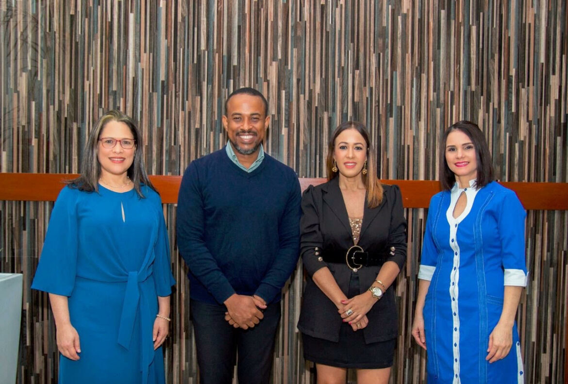 1 Yara Hernández, Federico Castillo, Marilyn Ventura y Ridalbi Mateo.