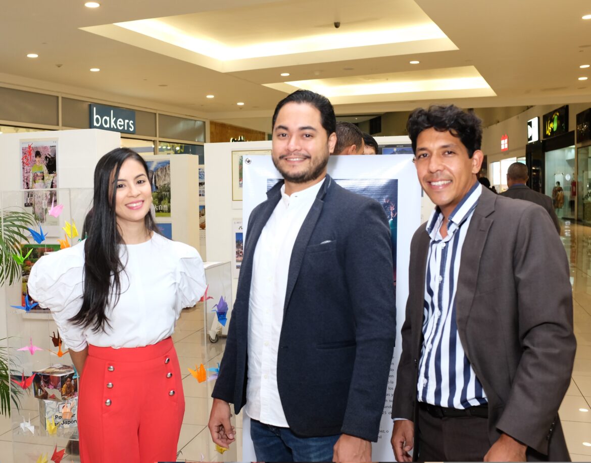 2. Yumi Takegama, Niriyuki Shimazaki y Daiyi Shiguetome.